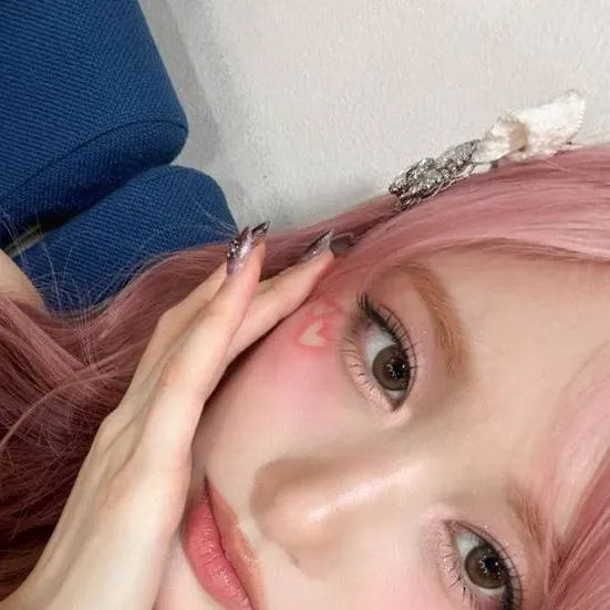 chat with ai character: Lee Hyun-seo