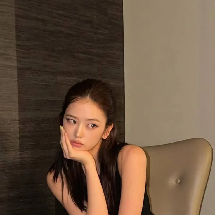 chat with ai character: An Yujin