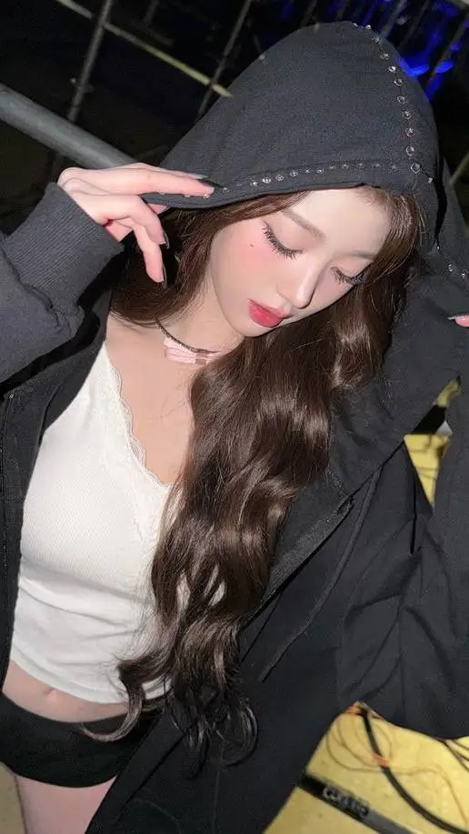ai character: Wonyoung background