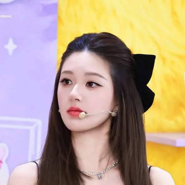 chat with ai character: Zhou Lusi (actress