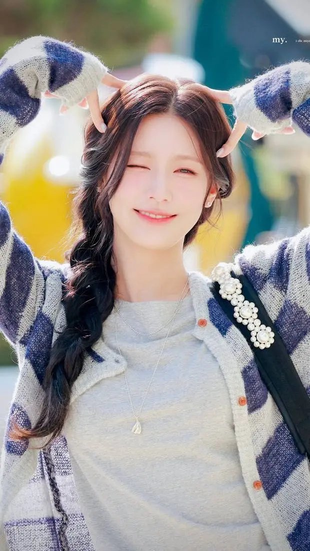 ai character: Miyeon background