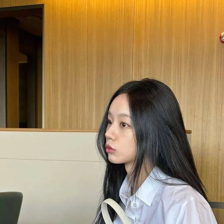 chat with ai character: Lee Hye-ri