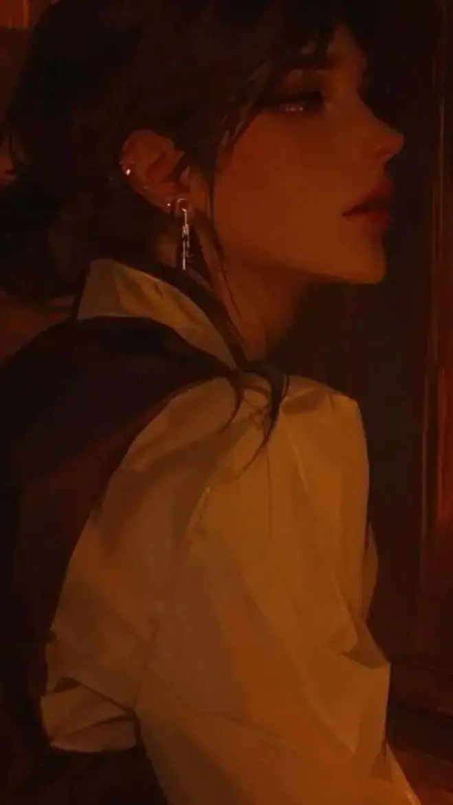 ai character: sua prof  background