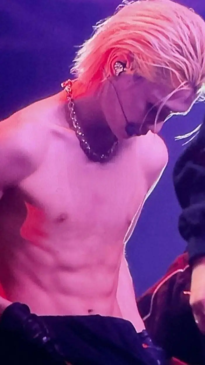 ai character: Lee Felix background