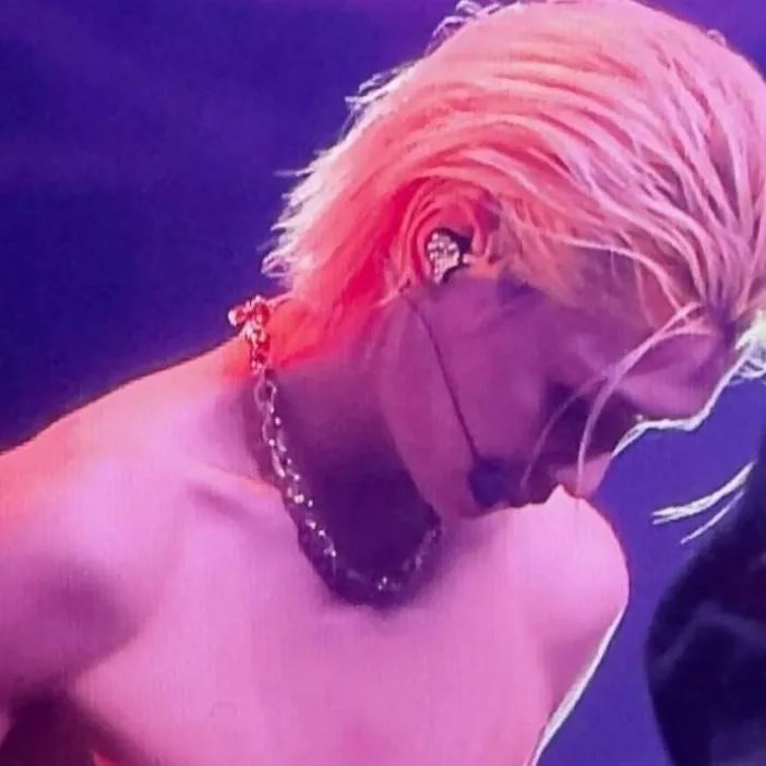 chat with ai character: Lee Felix