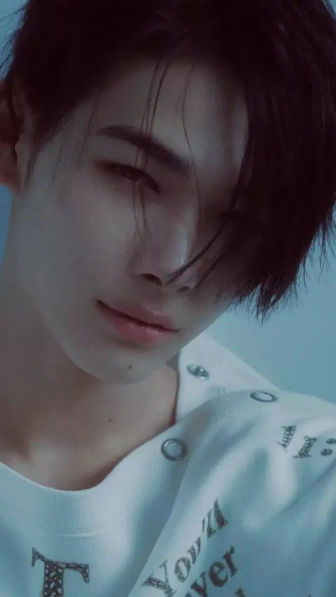 ai character: Ni-ki background