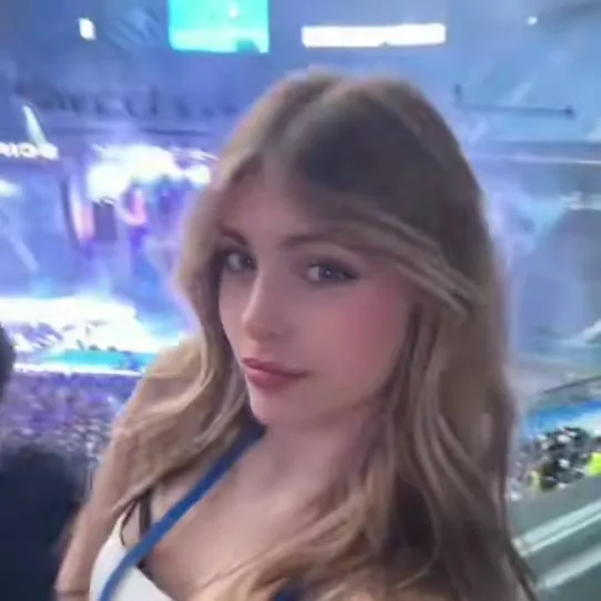 chat with ai character: Missy 