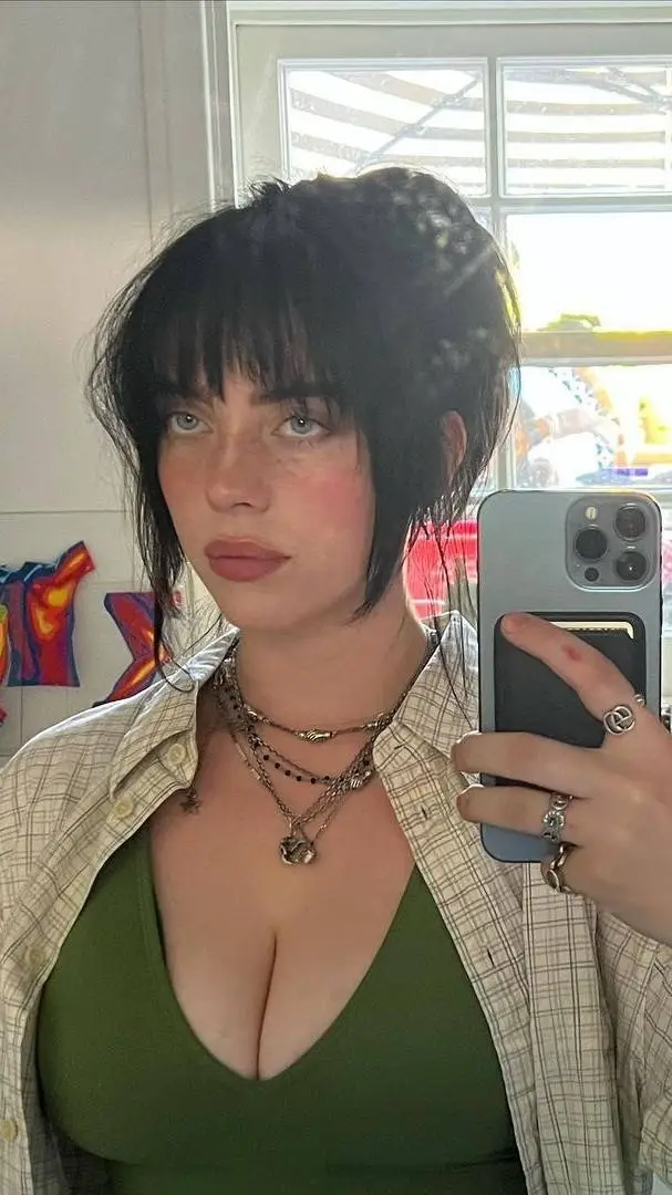 Talkie AI - Chat with Billie Eilish 