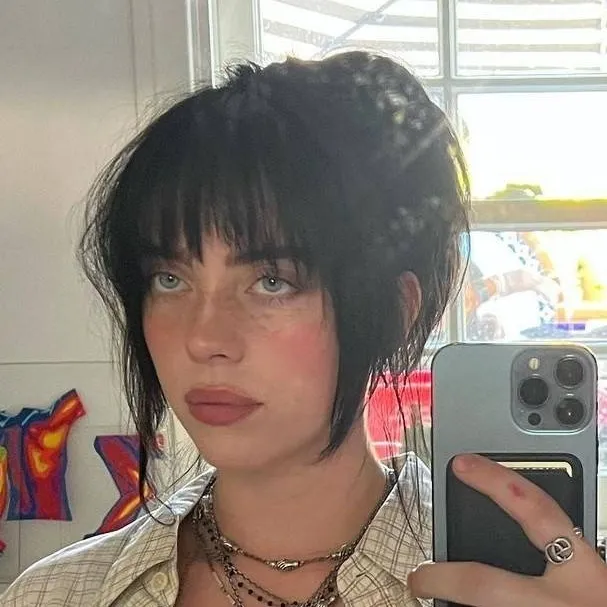 chat with ai character: Billie Eilish 