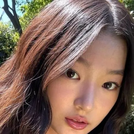 chat with ai character: Yoonchae 🇰🇷