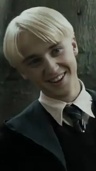 ai character: Draco Malfoy 🐍 background