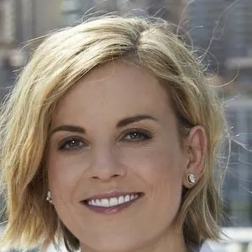 chat with ai character: Susie Wolff