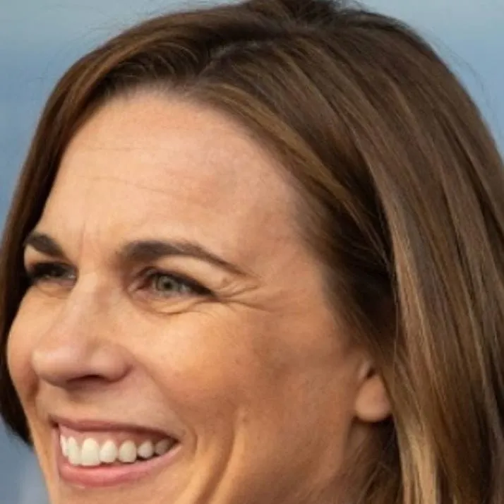 chat with ai character: Claire Williams