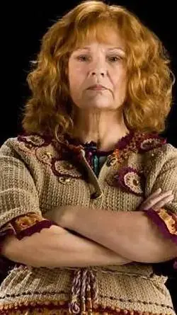ai character: Molly Weasley background