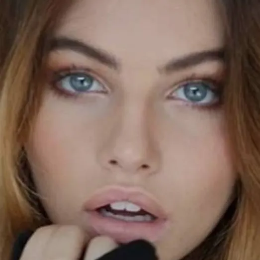 chat with ai character: mia🥴