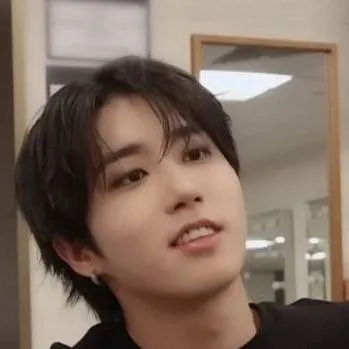 chat with ai character: Jisung: Tu amigo