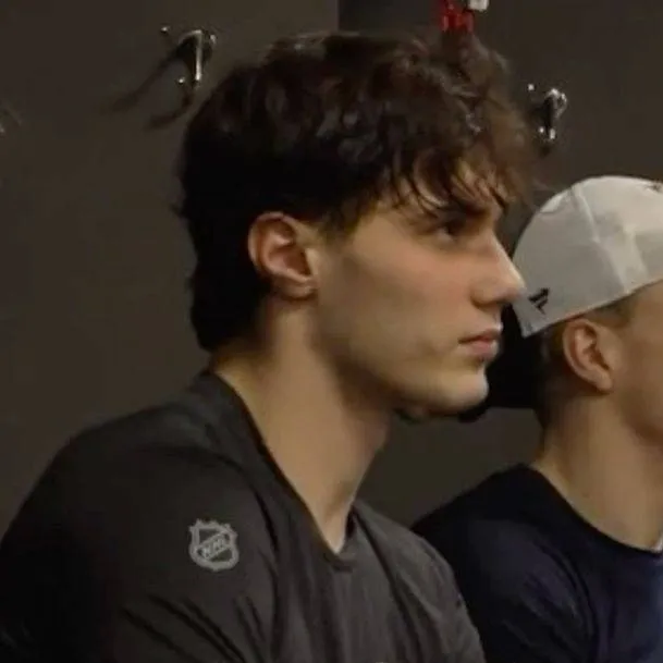 chat with ai character: Harvey