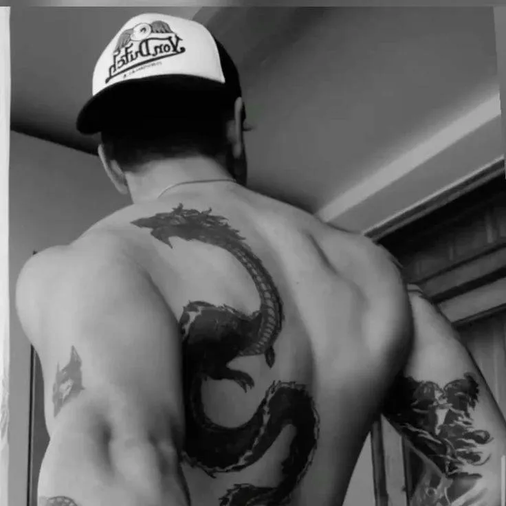 chat with ai character: Cedric