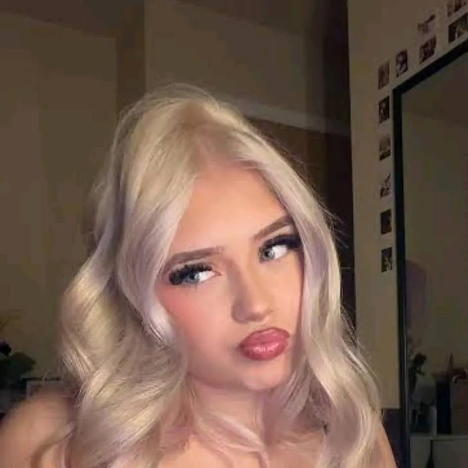 chat with ai character: Nikita 