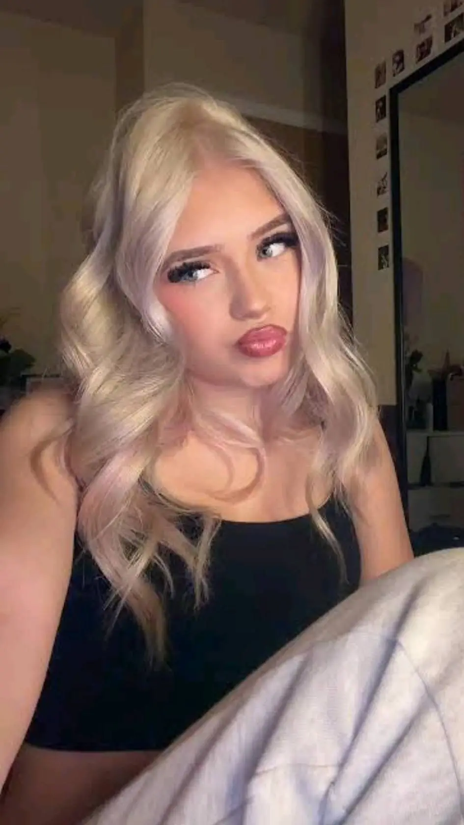 ai character: Nikita  background