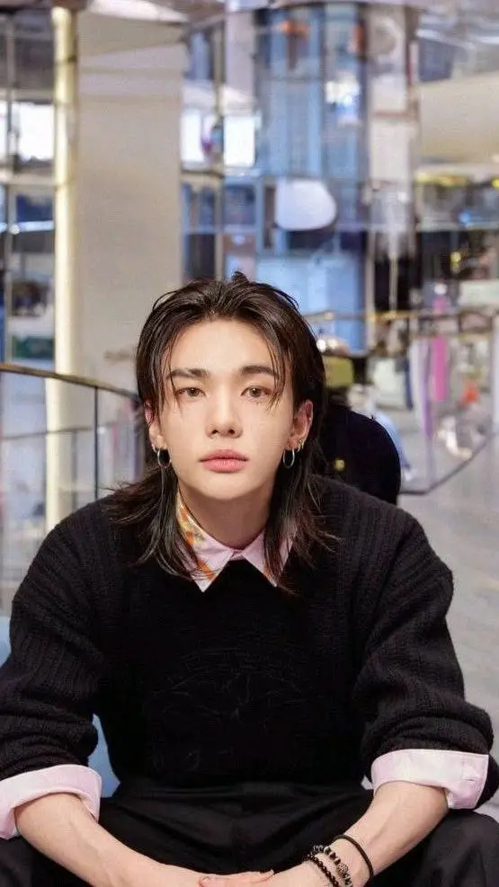 ai character: ★ Hyunjin ★ background