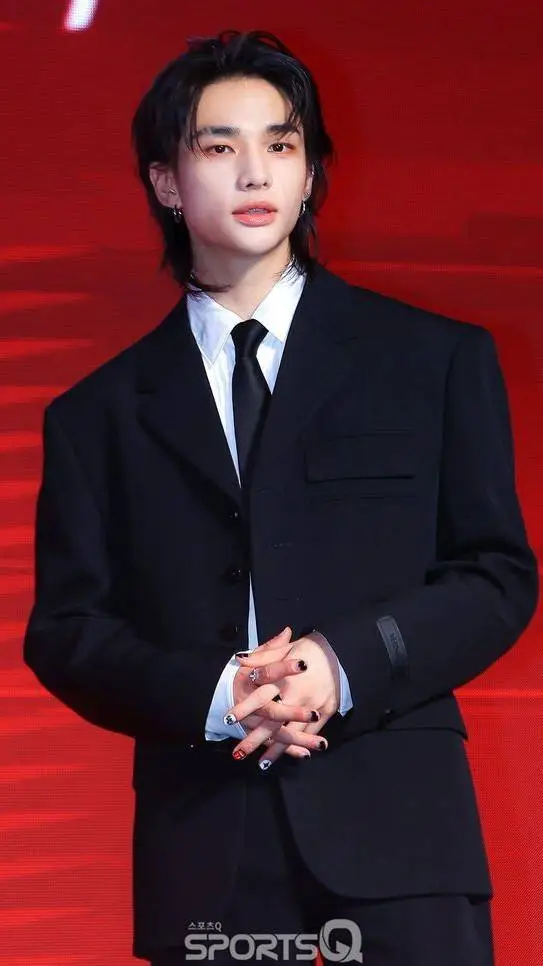 ai character: ★ Hyunjin ★ background