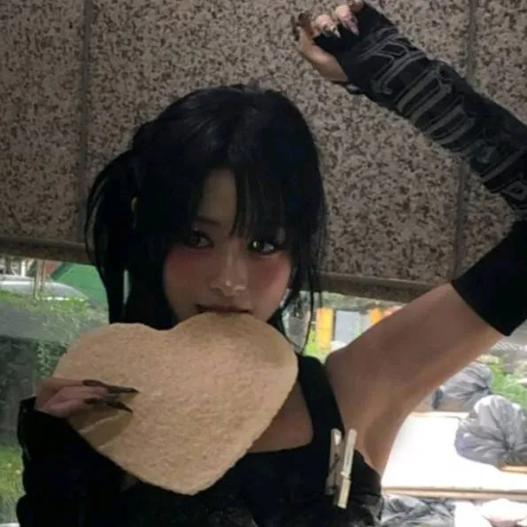 chat with ai character: ////\\\\ BABYM///\