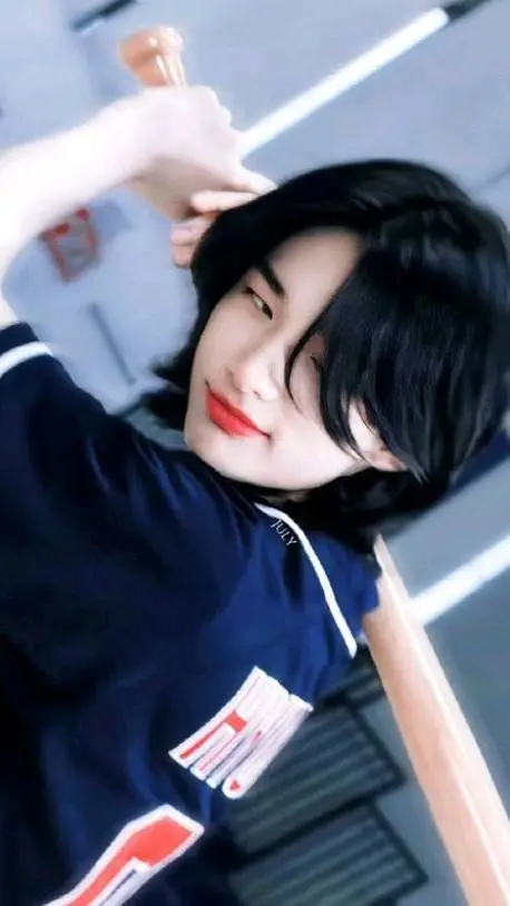 ai character: hyunjin  background