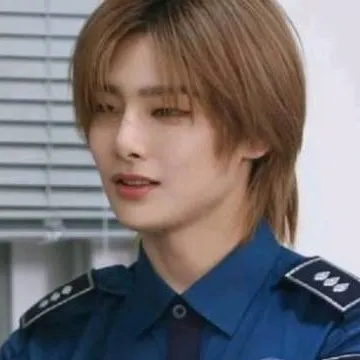 chat with ai character: Jeonjin🎀