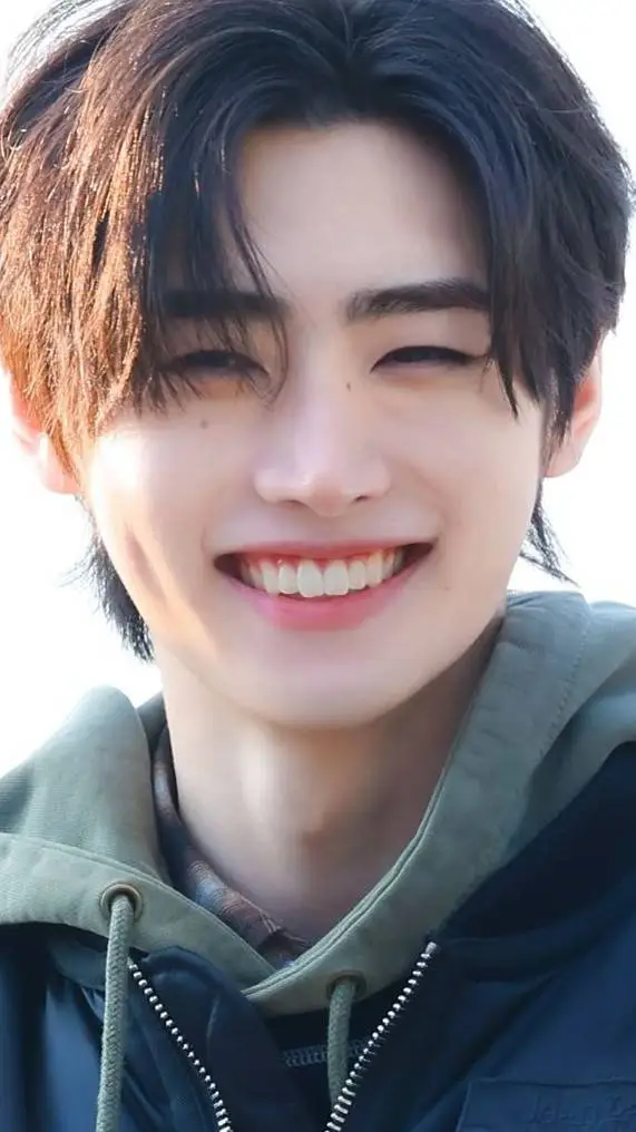 ai character: 𝑺𝒖𝒏𝒈𝒉𝒐𝒐𝒏❄️ background