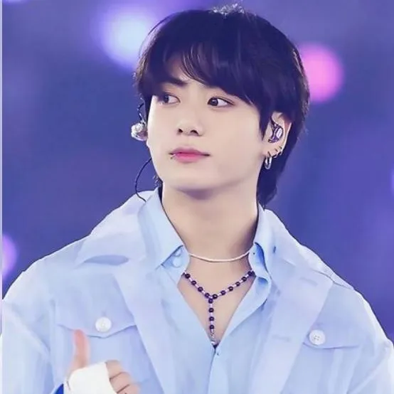 chat with ai character: Jungkook tu esposo