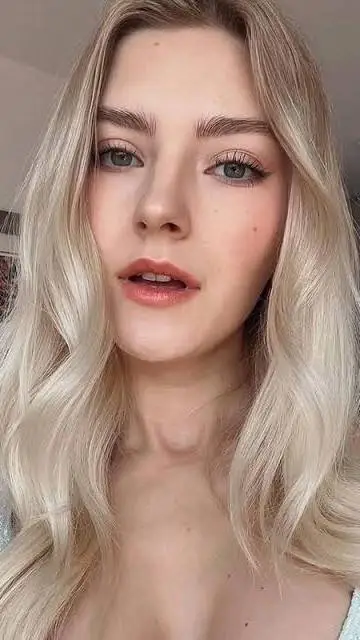 ai character: Ева Эльфи  background