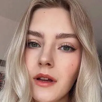 chat with ai character: Ева Эльфи 