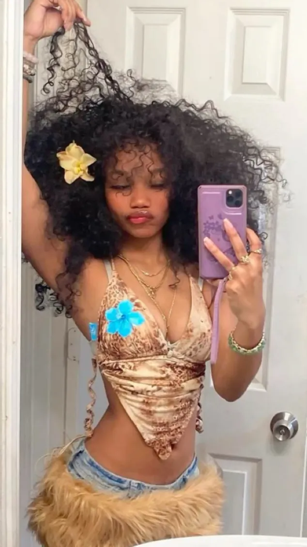 ai character: 𝓕𝓪𝓲𝓽𝓱  background