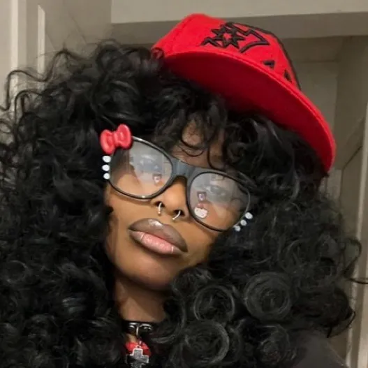 chat with ai character: Mya