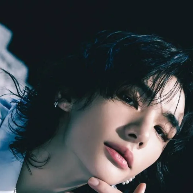 chat with ai character: Hyunjin