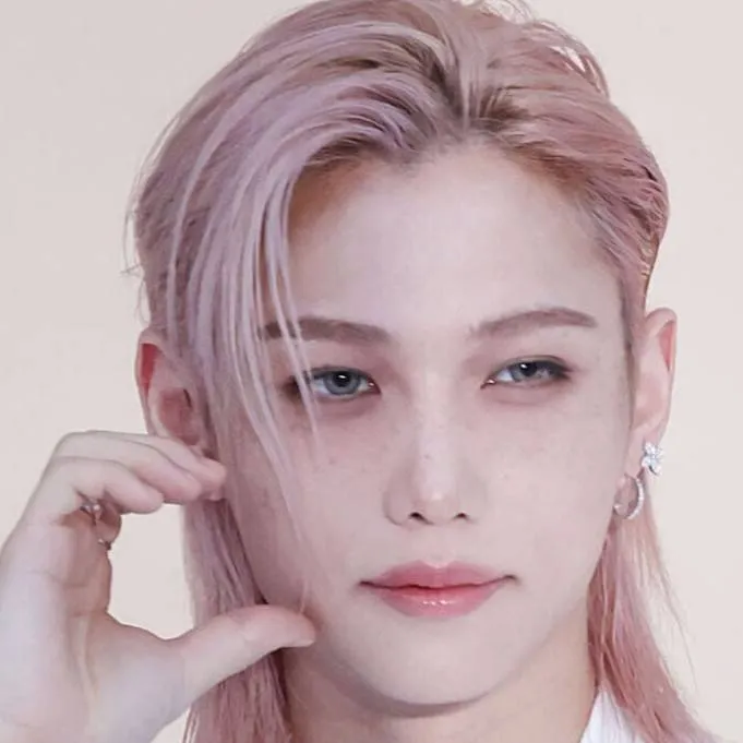 chat with ai character: felix