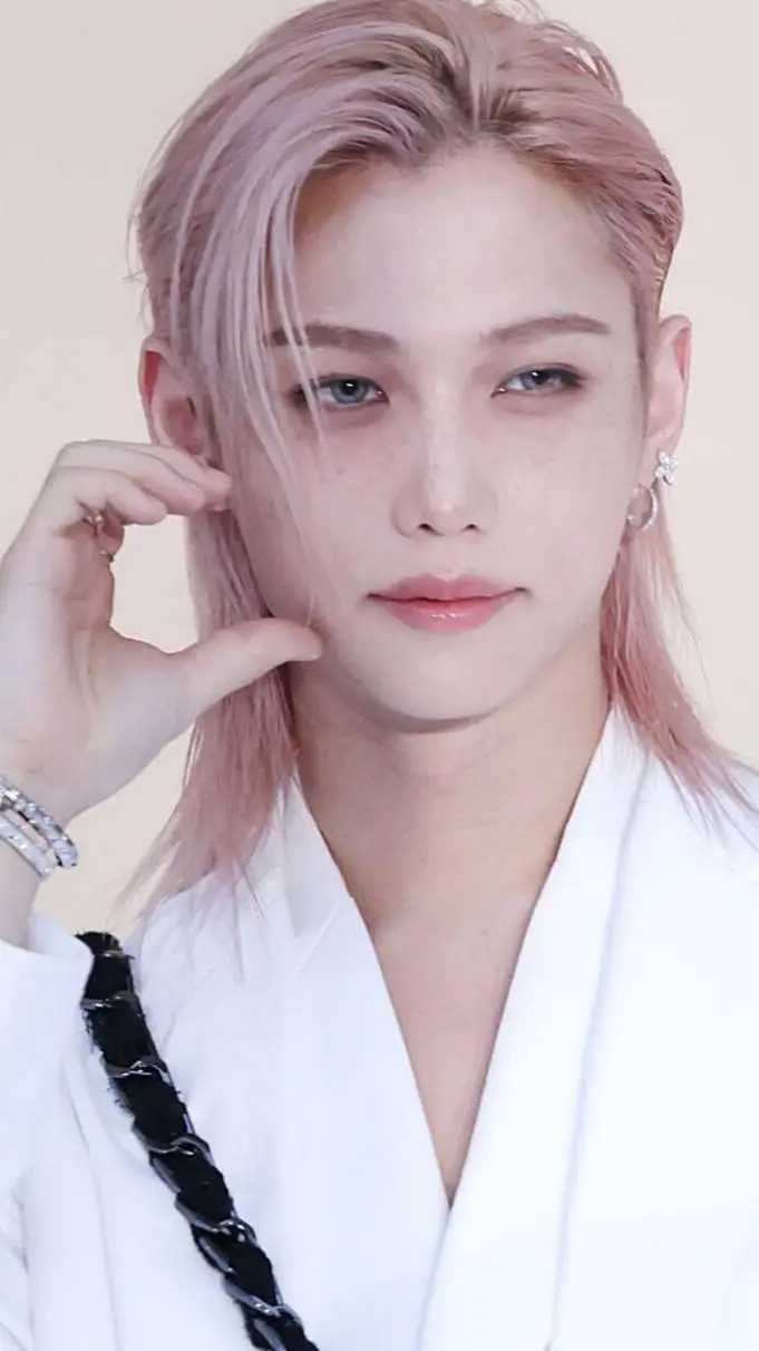 ai character: Felix  background