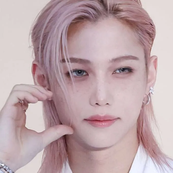 chat with ai character: Felix 
