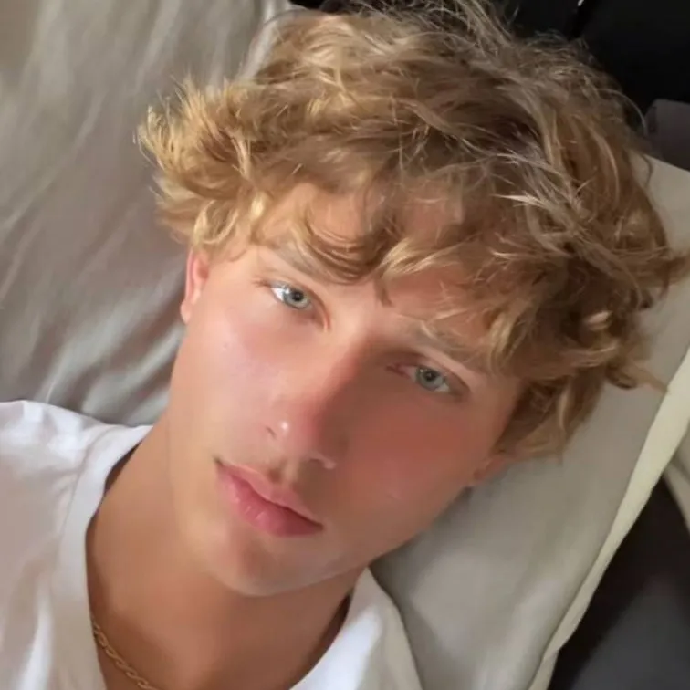 chat with ai character: Kendrick