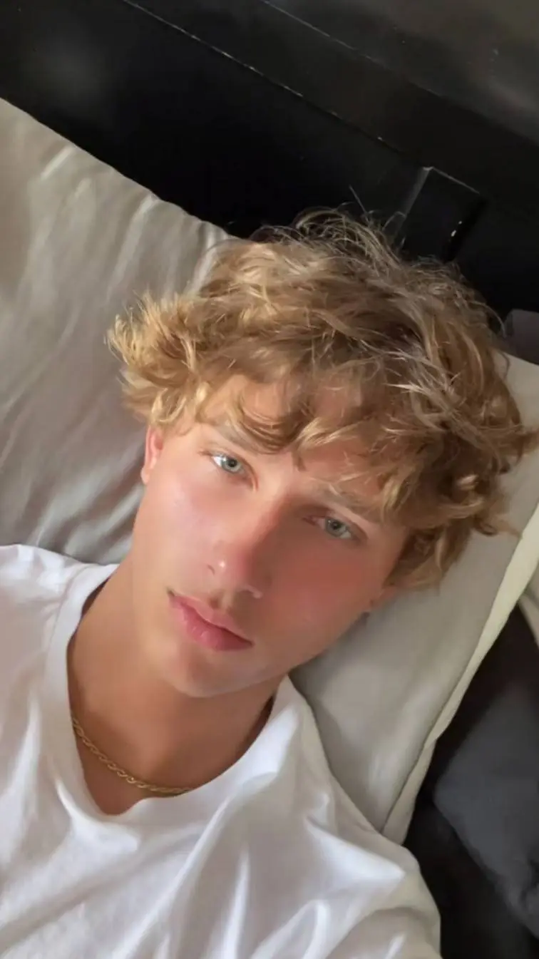 ai character: Kendrick background