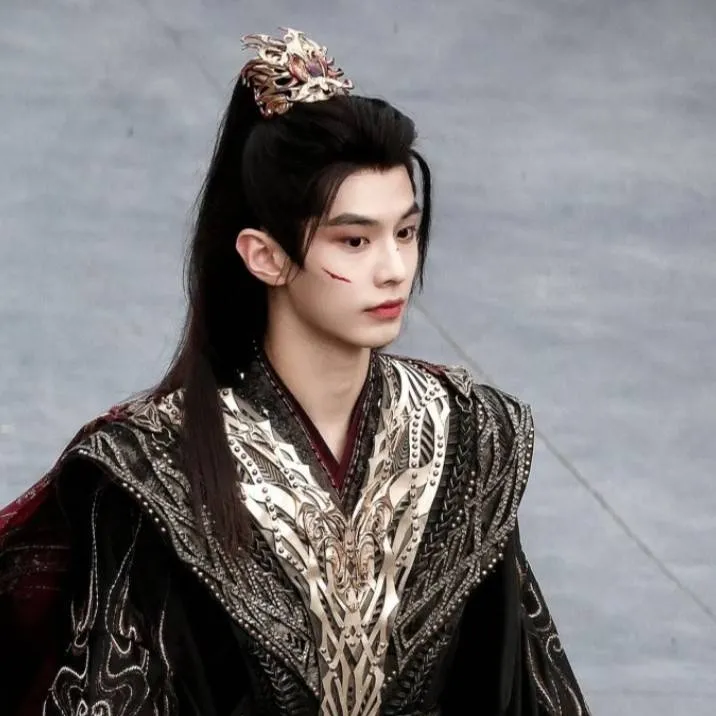 chat with ai character: Yang