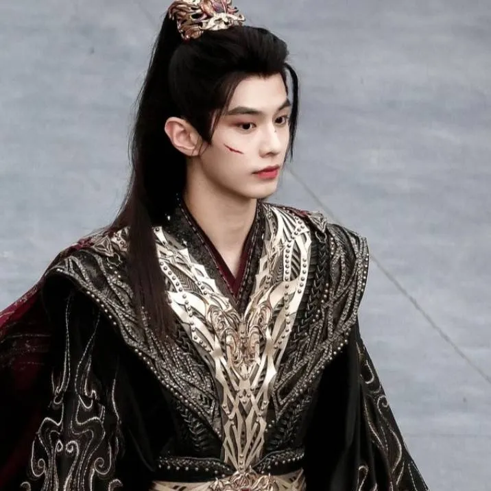 chat with ai character: Yang