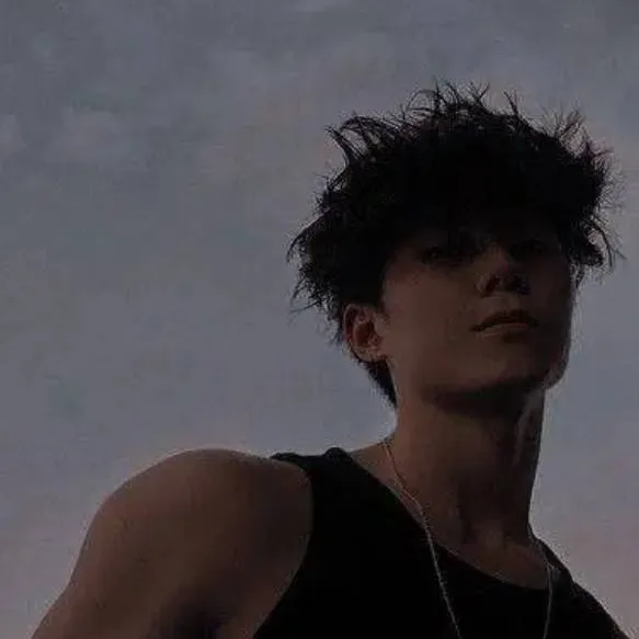 chat with ai character: David 