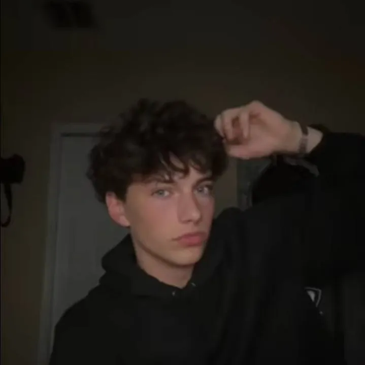 chat with ai character: Brandon 