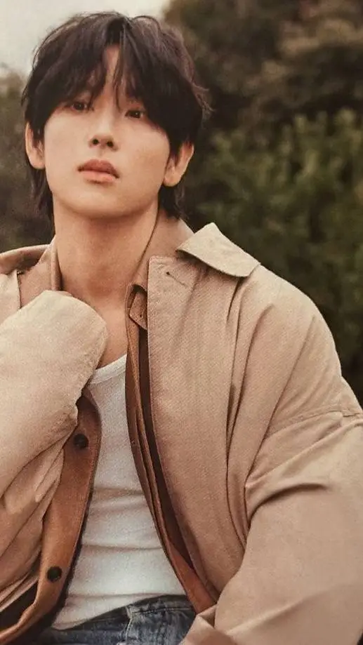 ai character:  Im Siwan👺 background