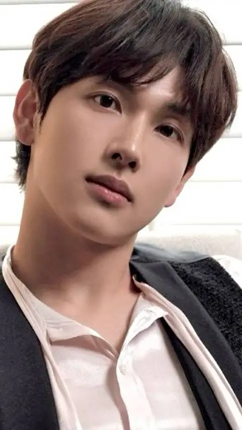 ai character: Siwan333 :v background