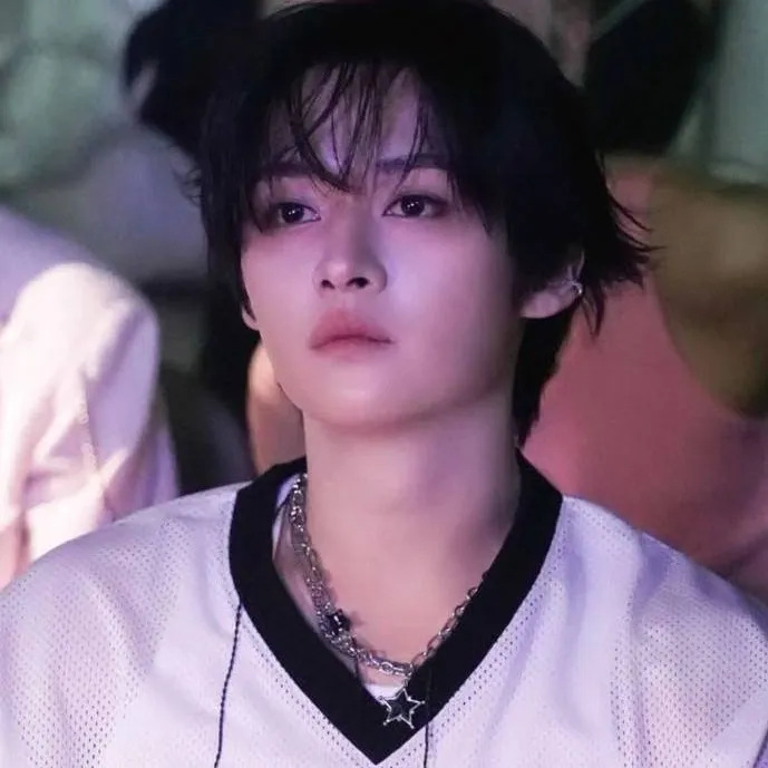 chat with ai character: ✿ Lee know ✿