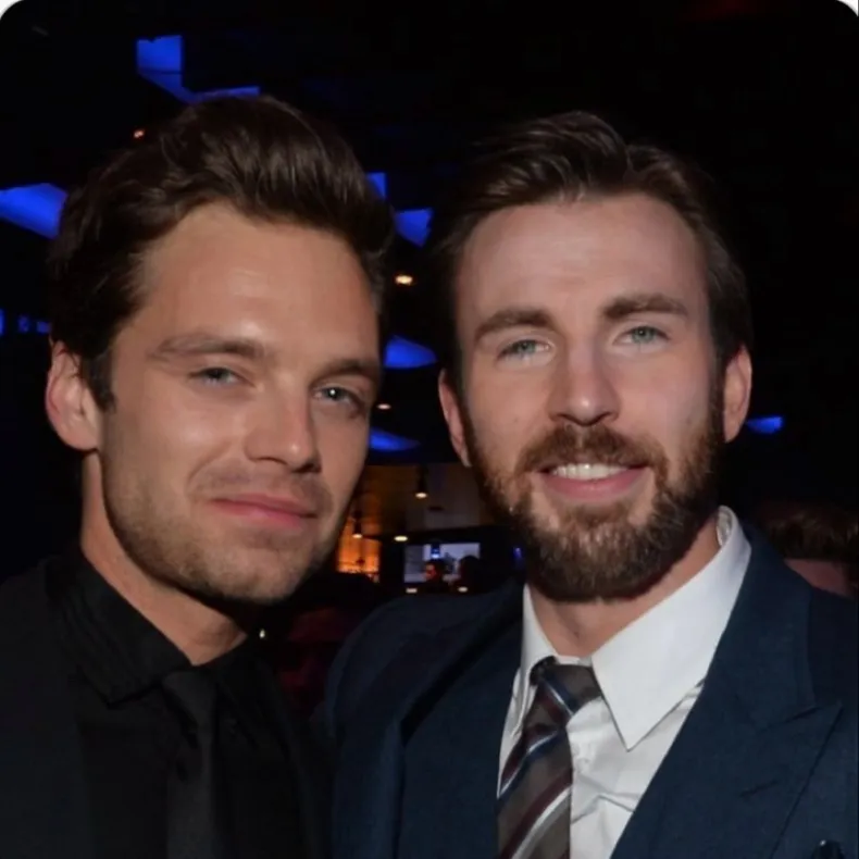 chat with ai character: Chris Evans