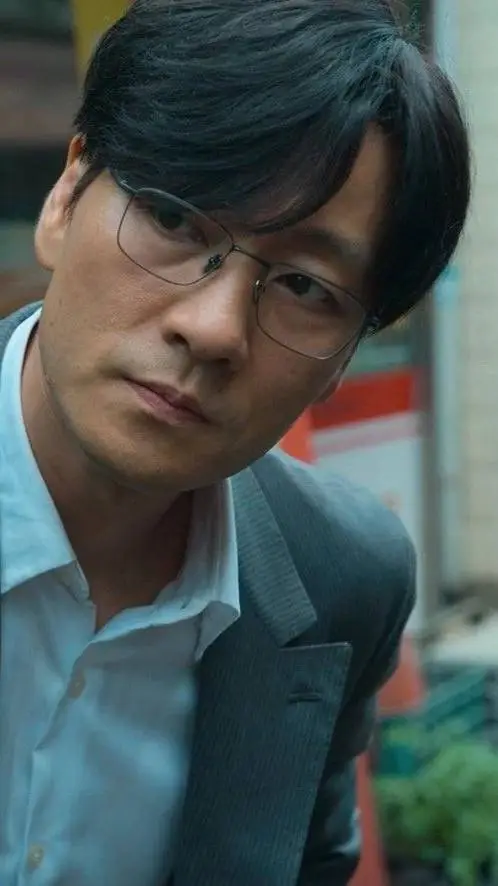 ai character: ° Cho SangWoo ° background